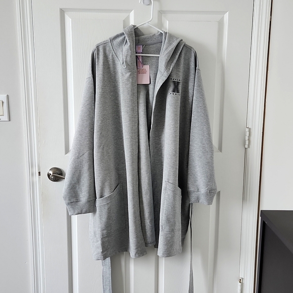 Savage X Fenty Platinum Gray Hooded Robe M/L NWT - Picture 2 of 6